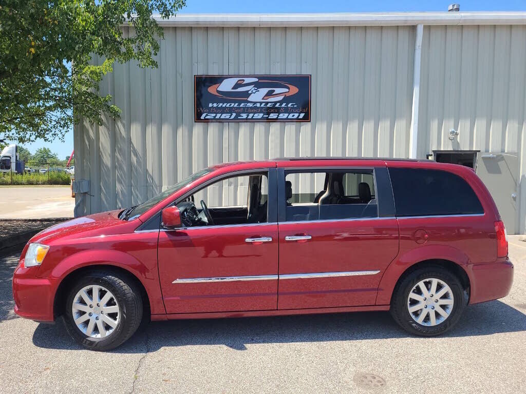 2016 CHRYSLER Town and Country