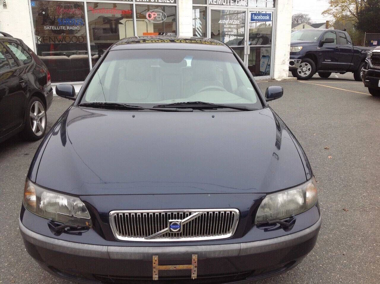 2004 VOLVO V70