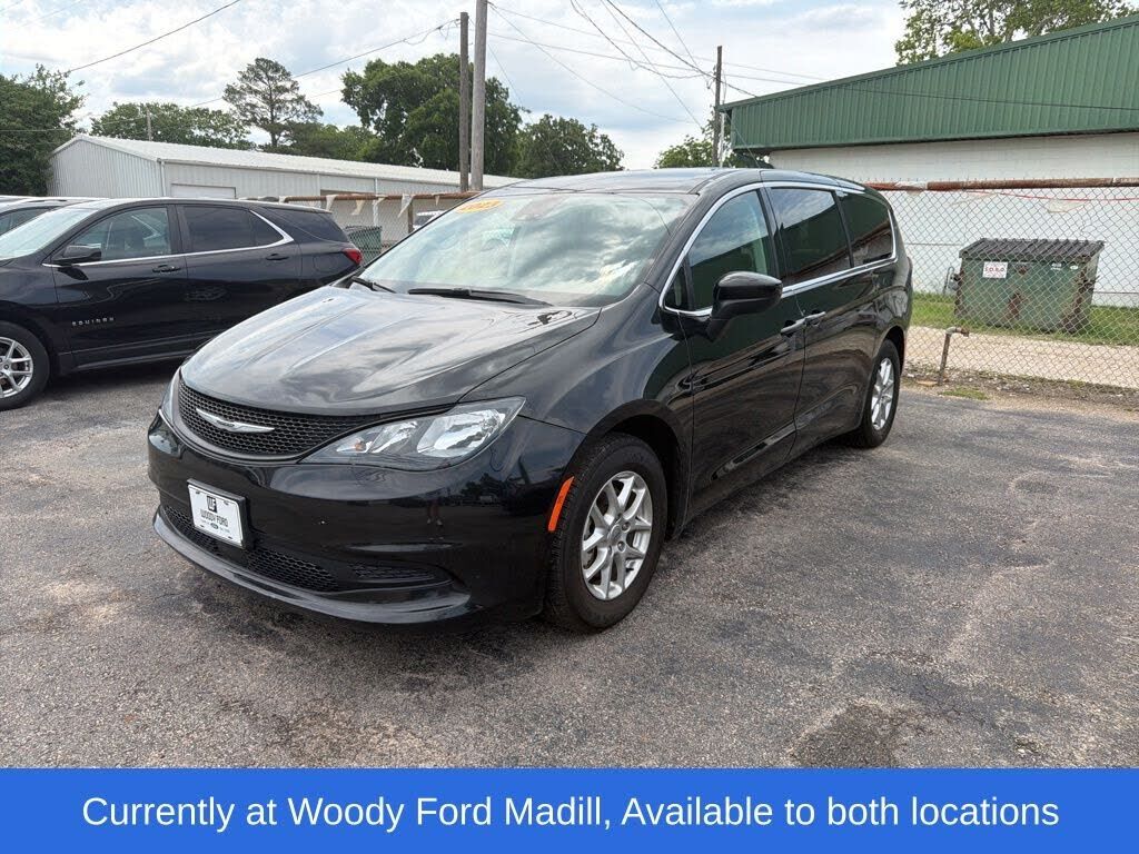 2023 CHRYSLER Voyager