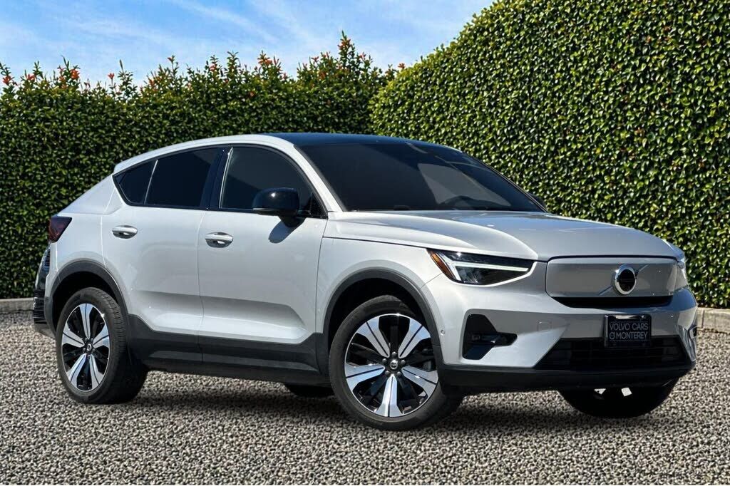 2023 VOLVO C40