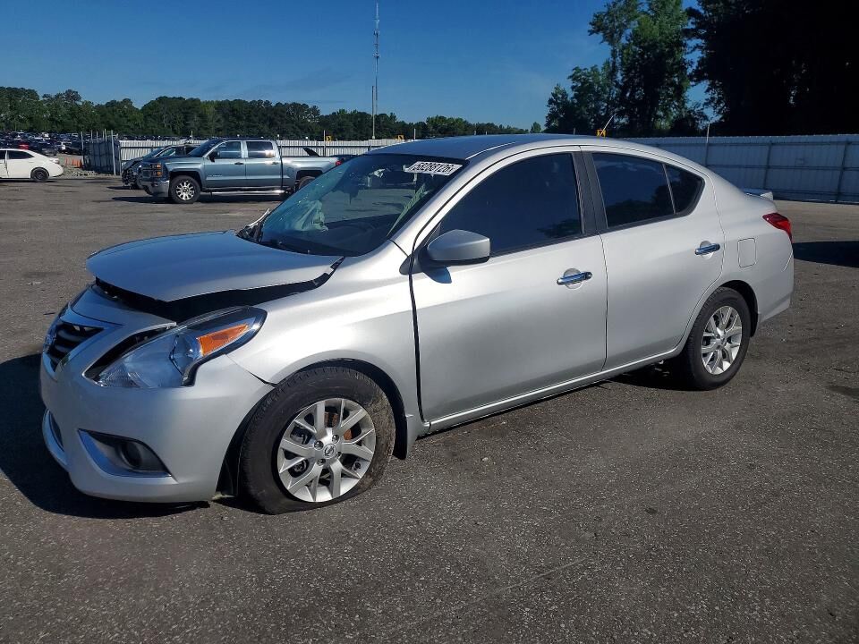 2017 NISSAN Versa