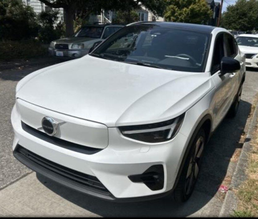 2023 VOLVO C40
