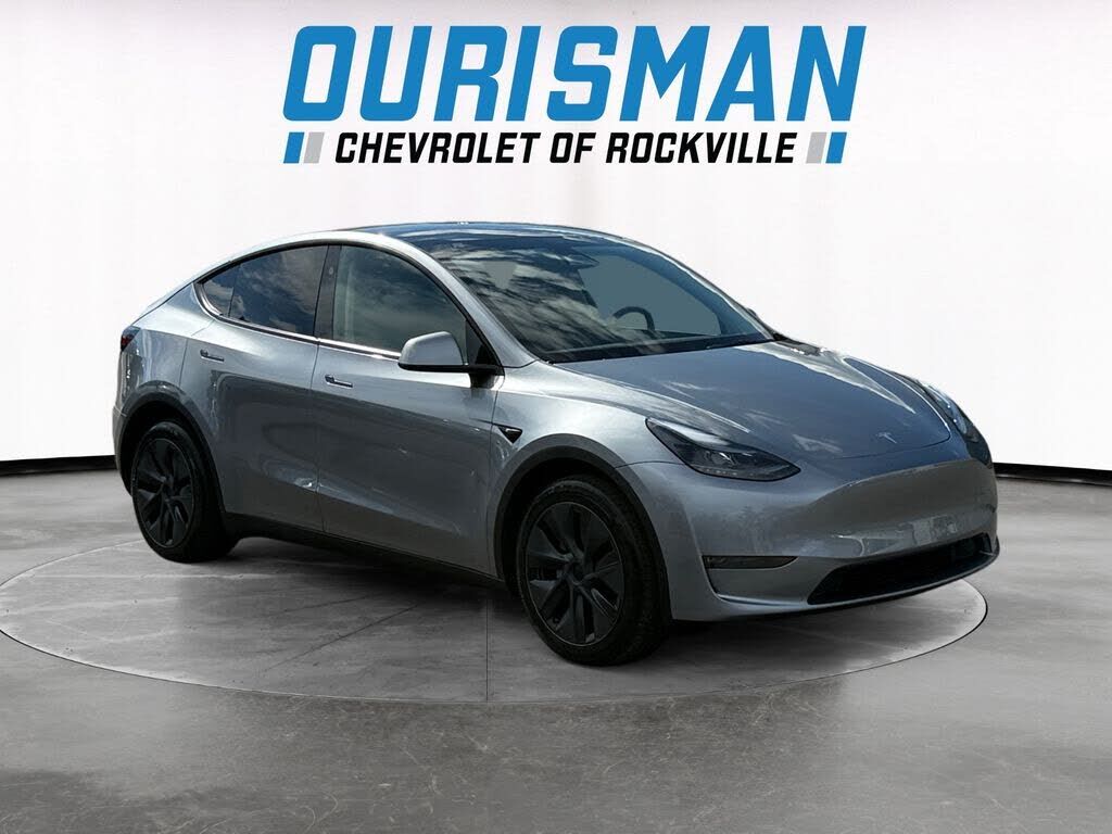 2024 TESLA Model Y