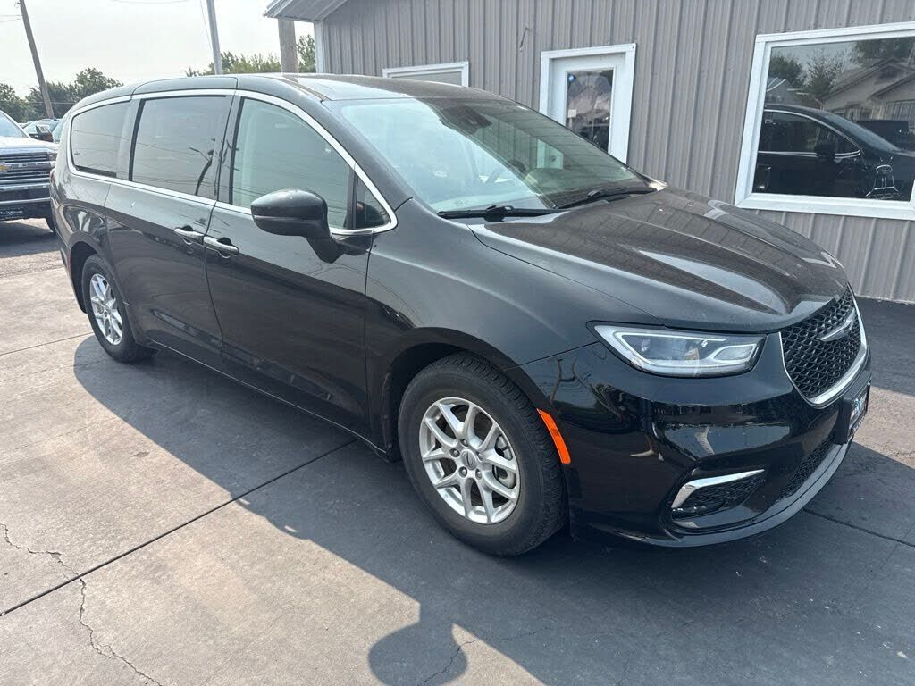 2023 CHRYSLER Pacifica