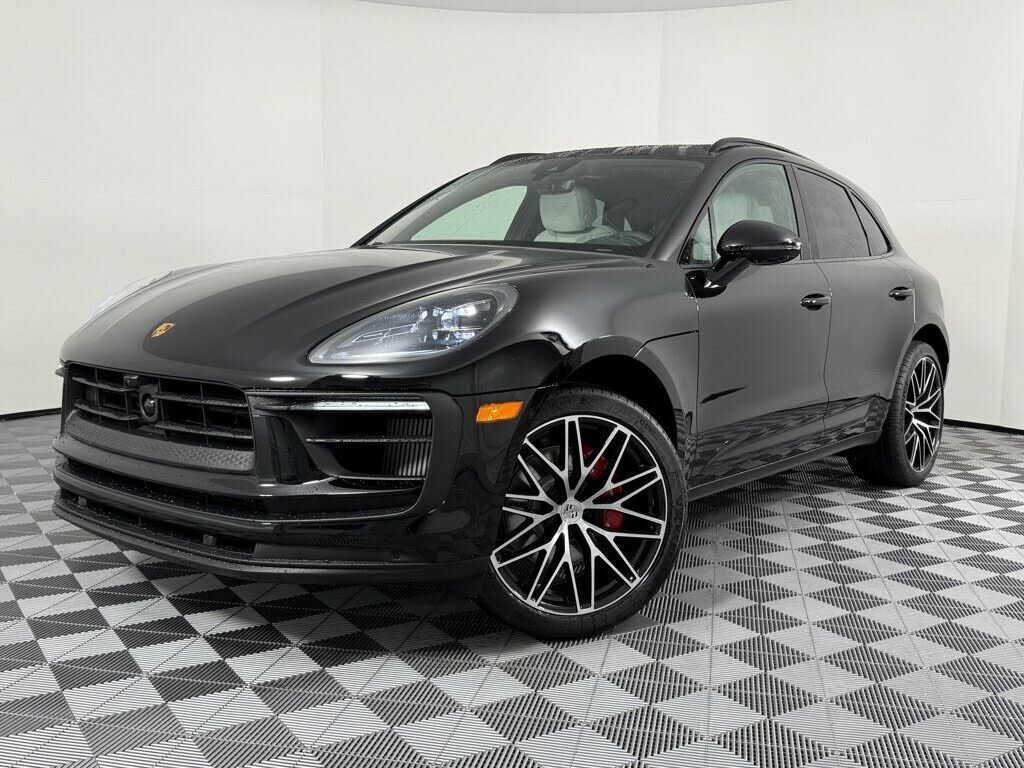 2026 PORSCHE Macan