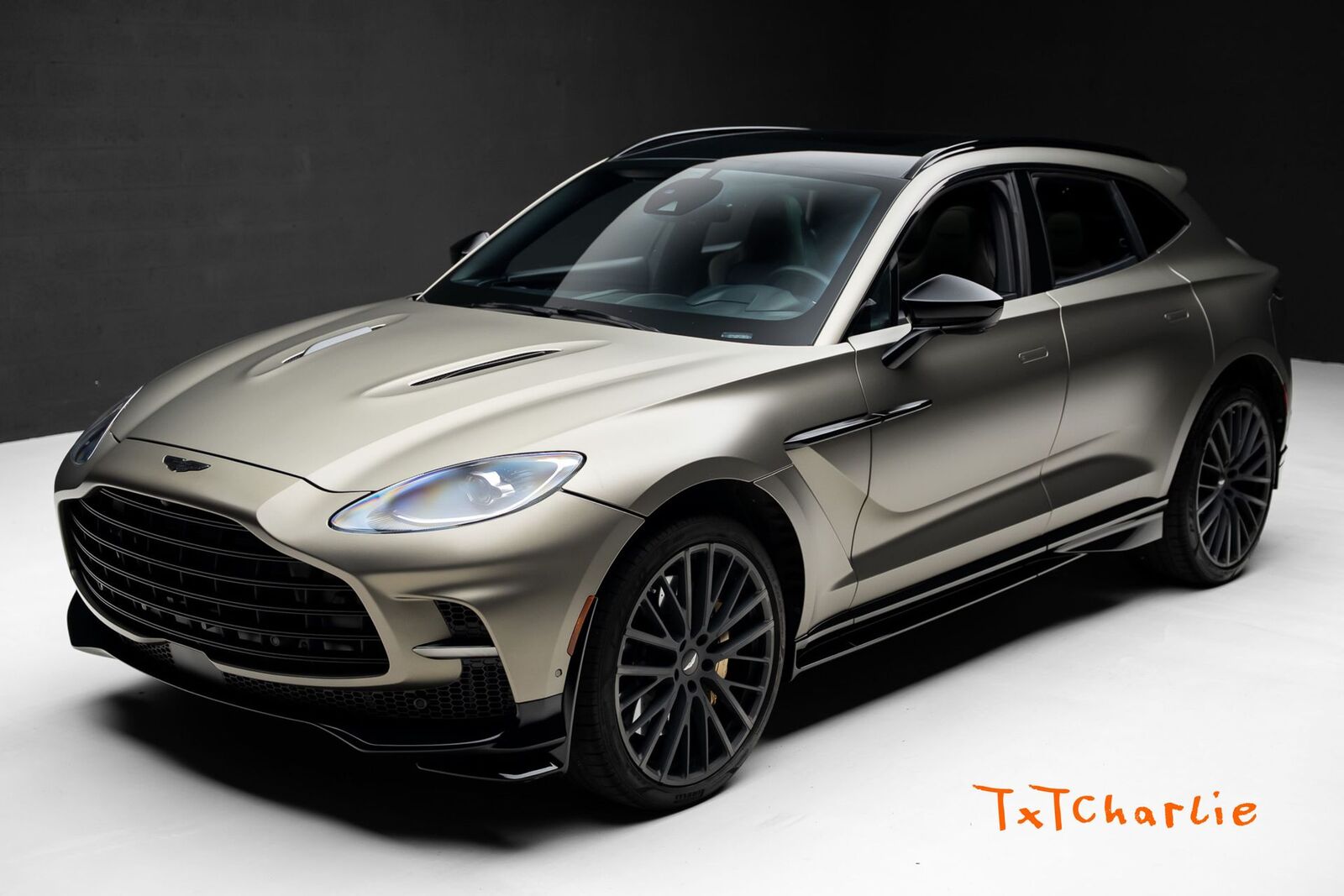 2023 ASTON MARTIN DBX