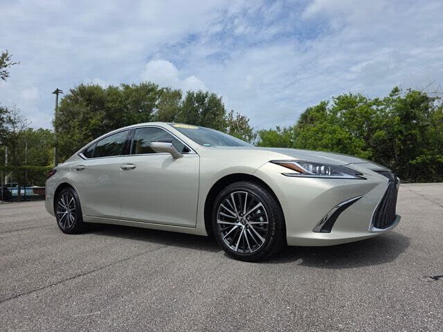 2025 LEXUS ES