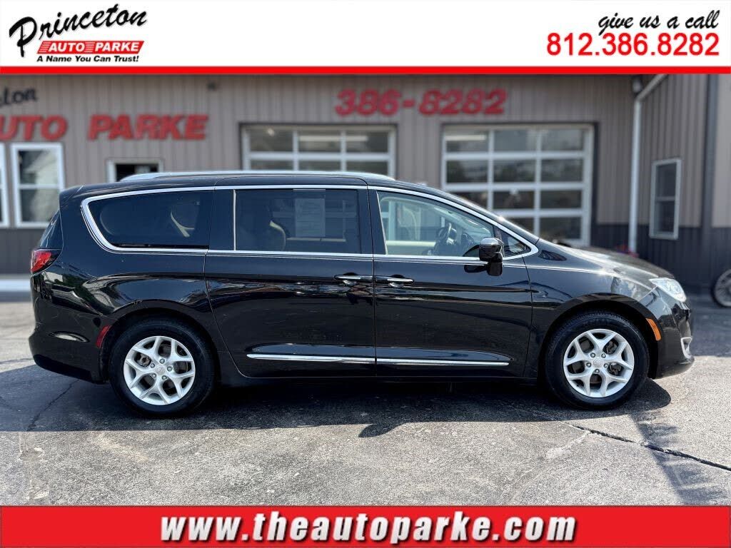 2017 CHRYSLER Pacifica