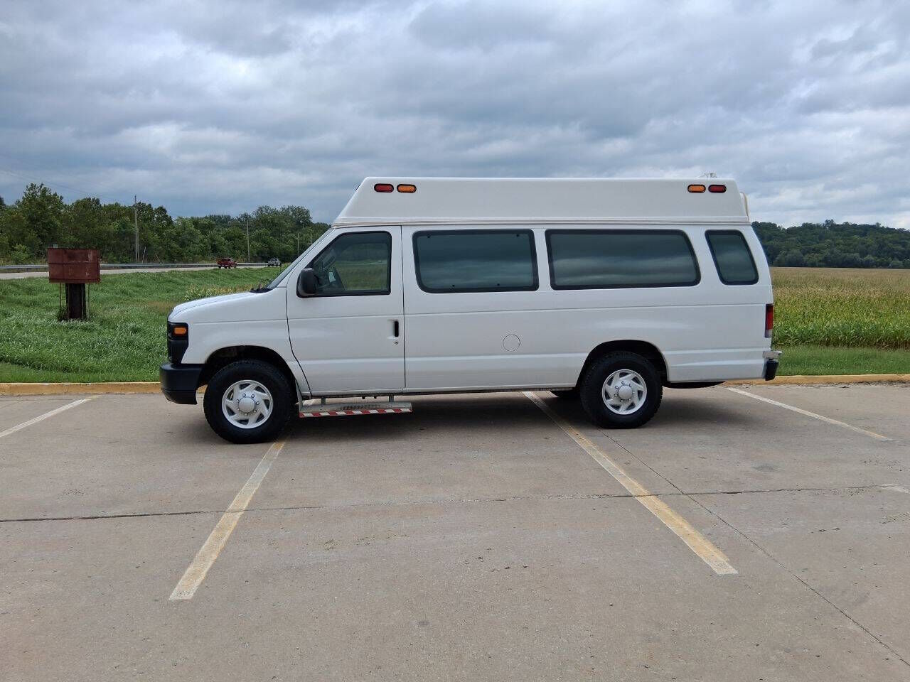 2012 FORD E-250