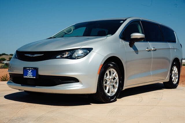 2023 CHRYSLER Voyager