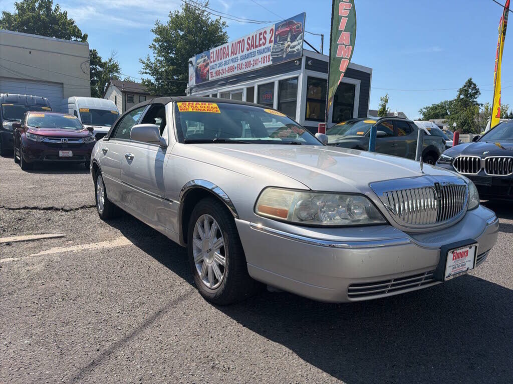 2011 LINCOLN Town Car