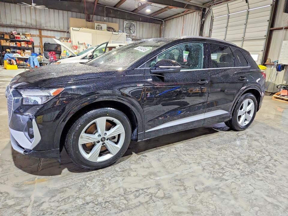2025 AUDI Q4