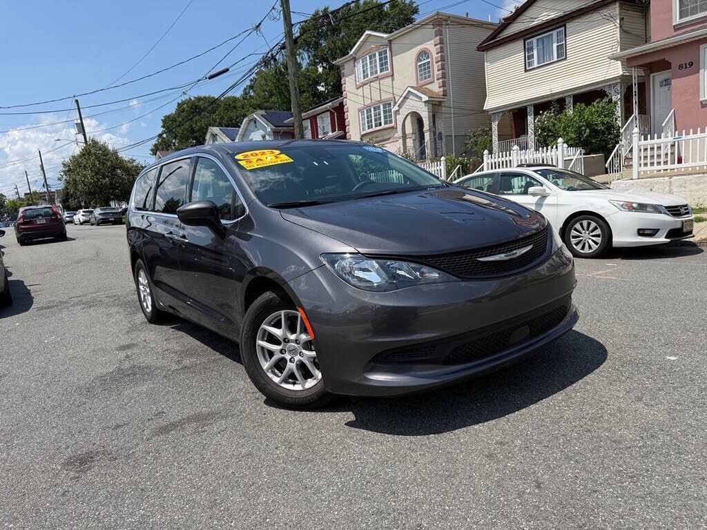 2023 CHRYSLER Voyager