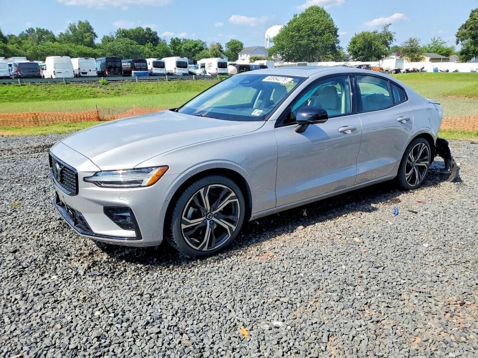2025 VOLVO S60