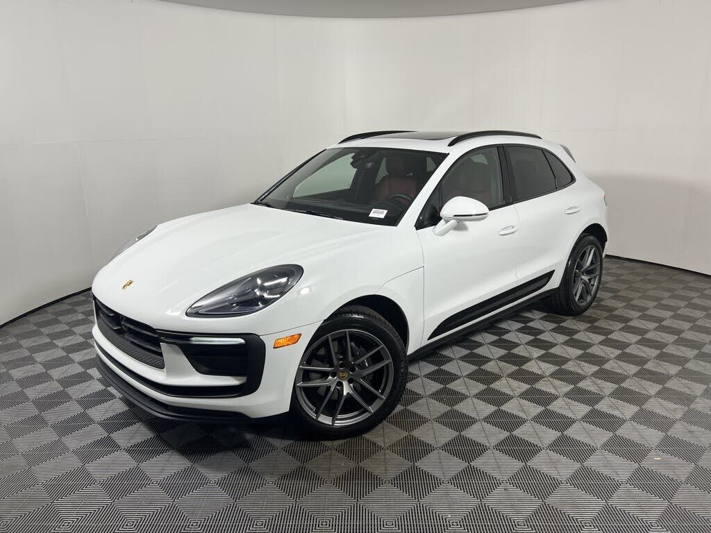 2026 PORSCHE Macan