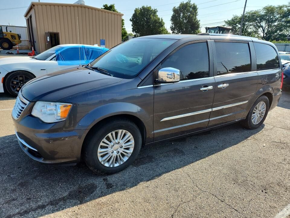 2016 CHRYSLER Town and Country