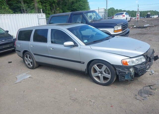 2004 VOLVO V70
