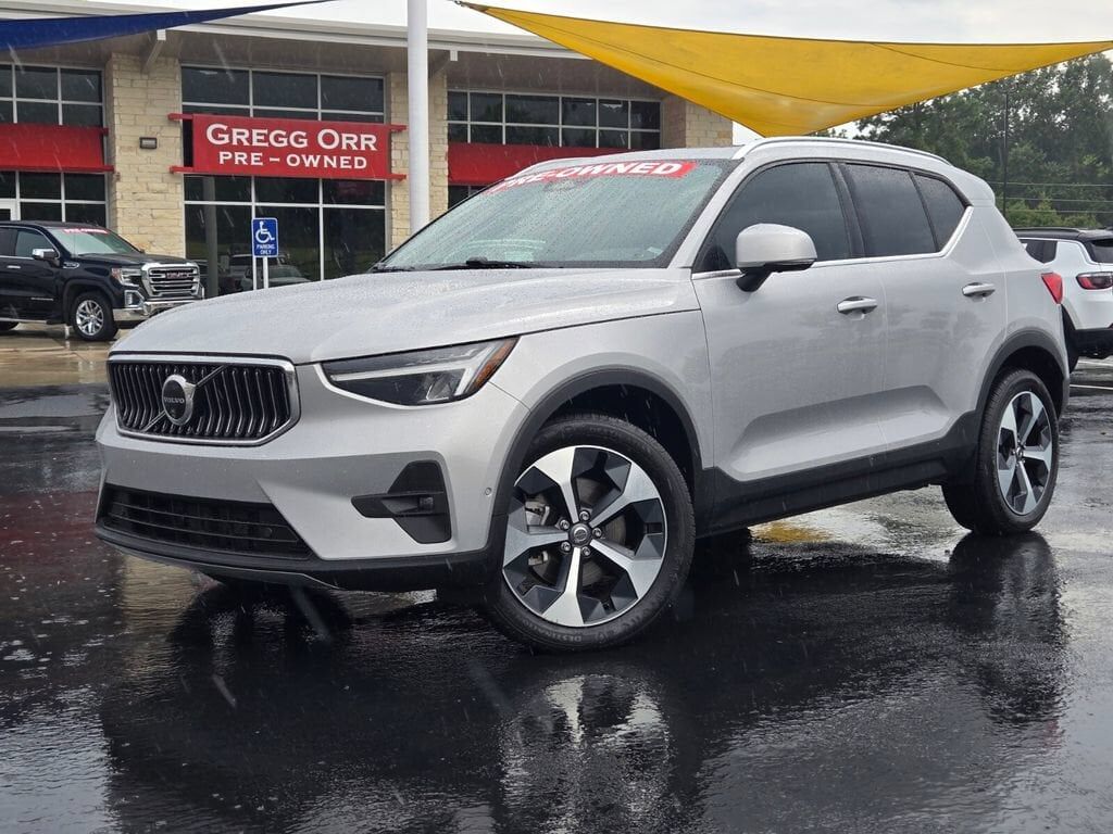 2024 VOLVO XC40