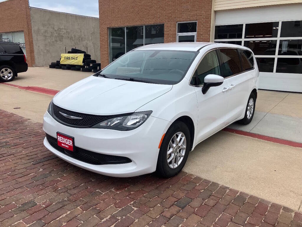 2021 CHRYSLER Voyager
