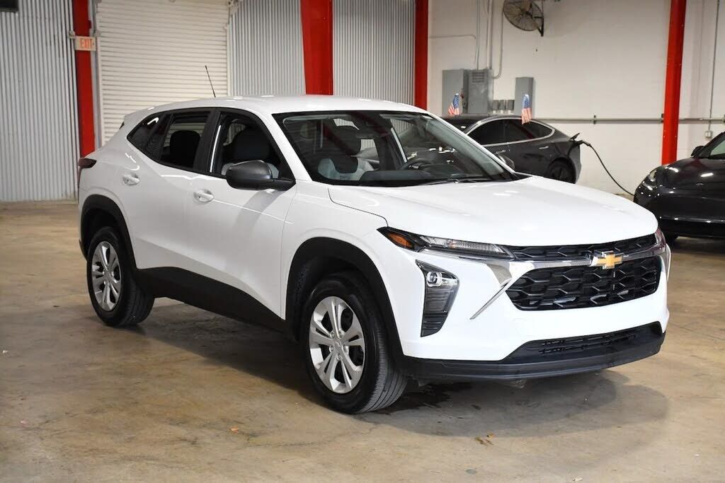 2025 CHEVROLET Trax