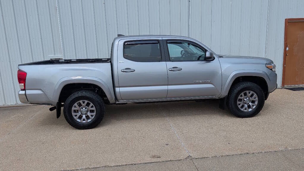 2018 TOYOTA Tacoma