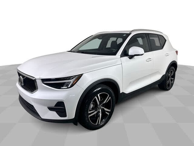 2023 VOLVO XC40
