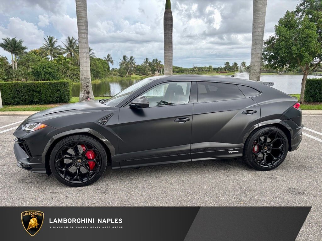 2024 LAMBORGHINI URUS