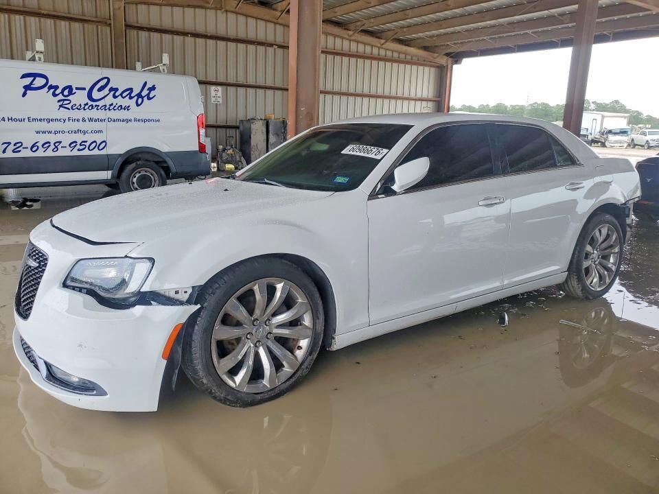 2019 CHRYSLER 300
