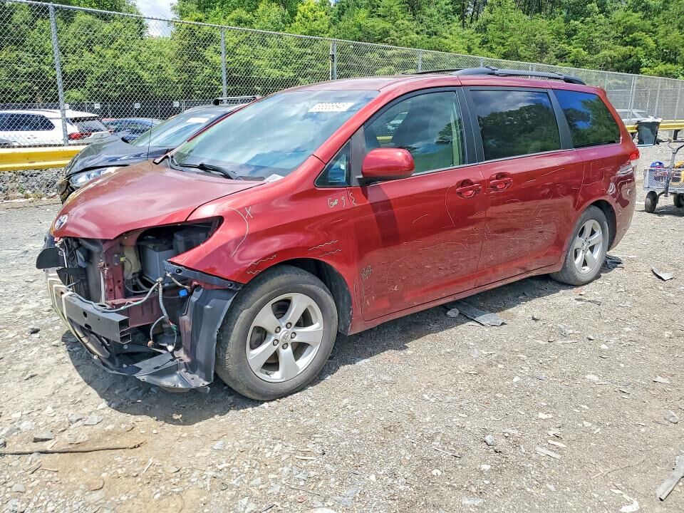 2012 TOYOTA Sienna