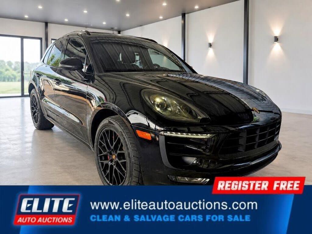 2017 PORSCHE Macan