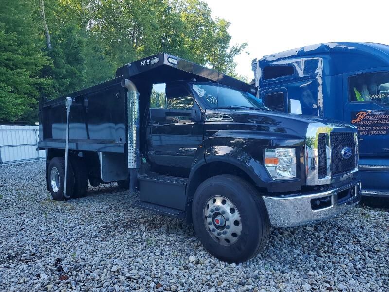 2025 FORD F-750