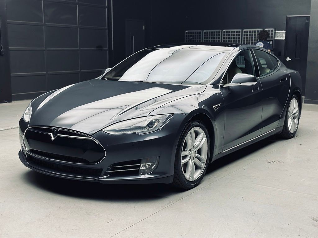 2015 TESLA Model S