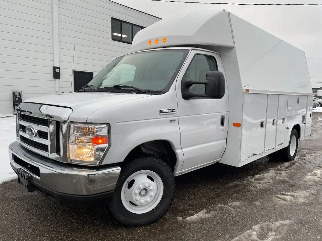 2019 FORD E-350