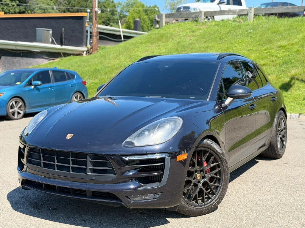 2017 PORSCHE Macan