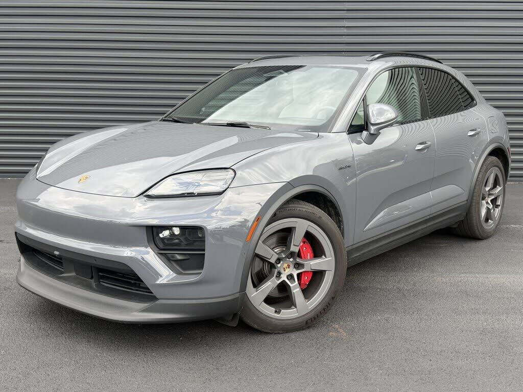 2025 PORSCHE Macan