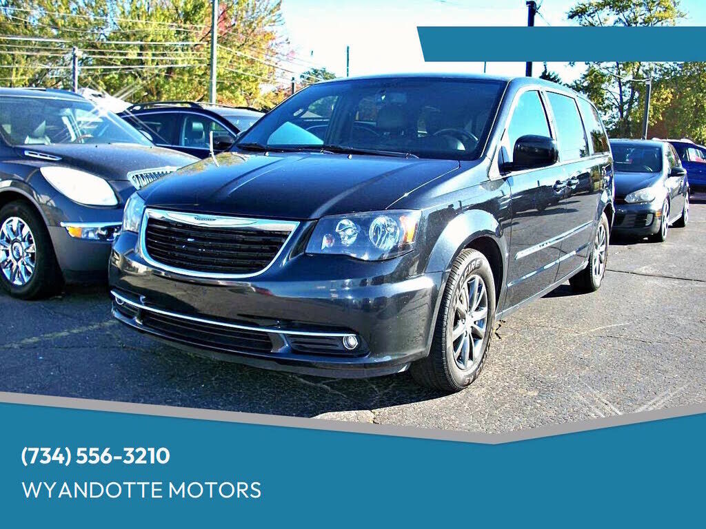 2015 CHRYSLER Town and Country