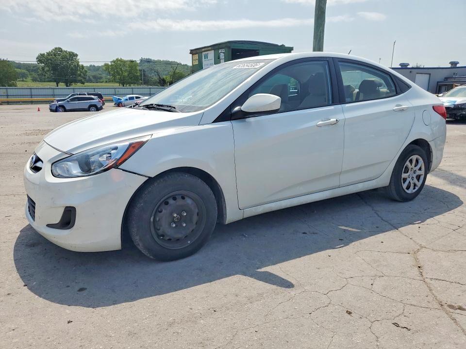 2013 HYUNDAI Accent