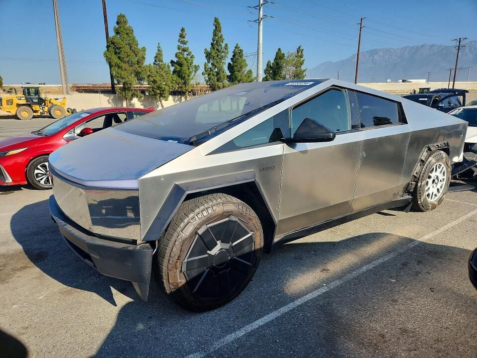 2024 TESLA Cybertruck