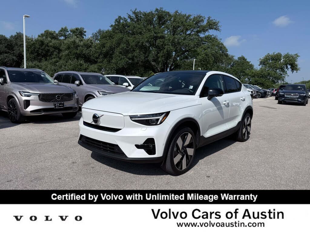 2023 VOLVO C40