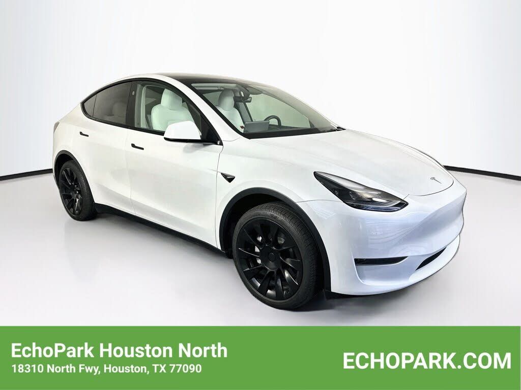 2025 TESLA Model Y