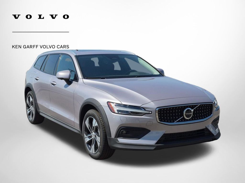 2026 VOLVO V60CC