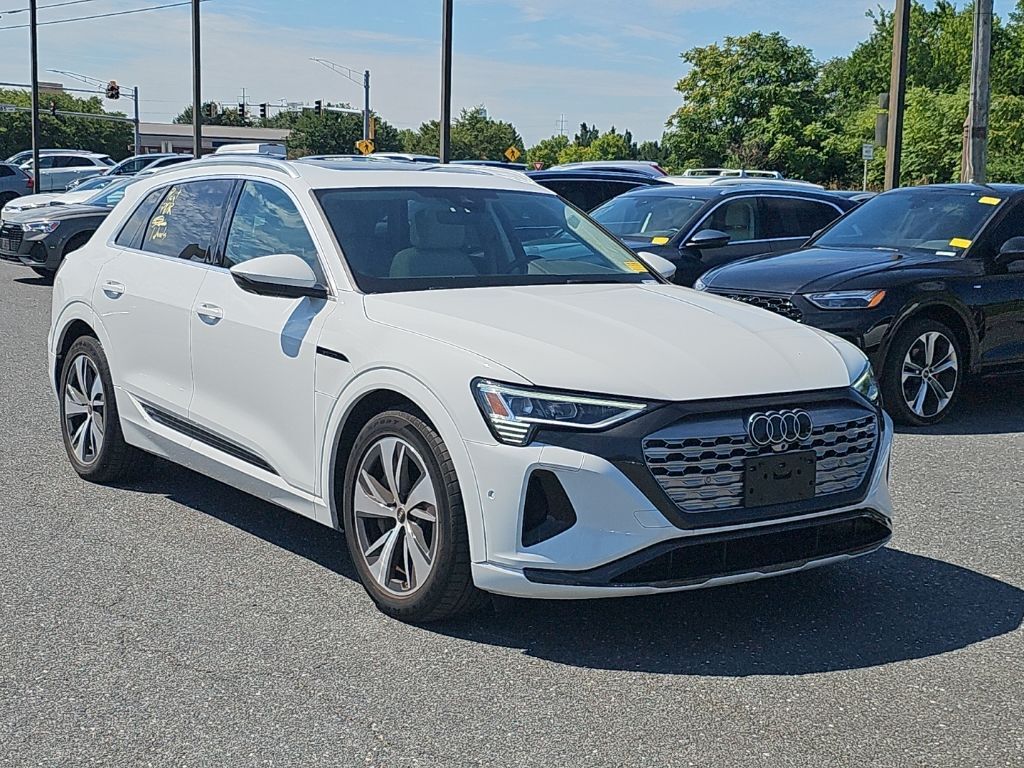 2024 AUDI Q8