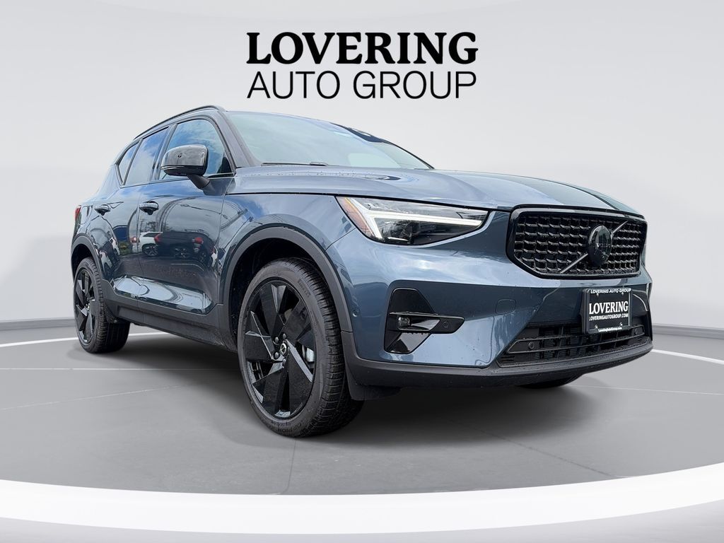 2026 VOLVO XC40