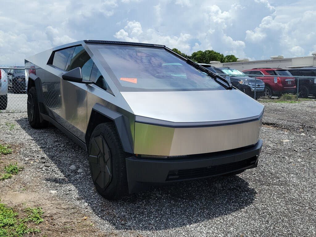 2024 TESLA Cybertruck