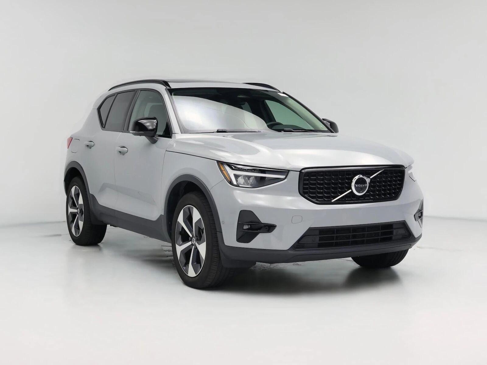 2024 VOLVO XC40