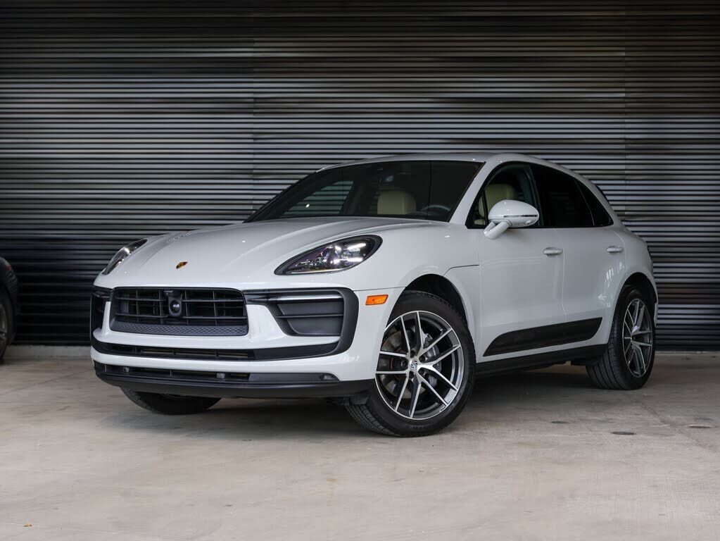 2024 PORSCHE Macan