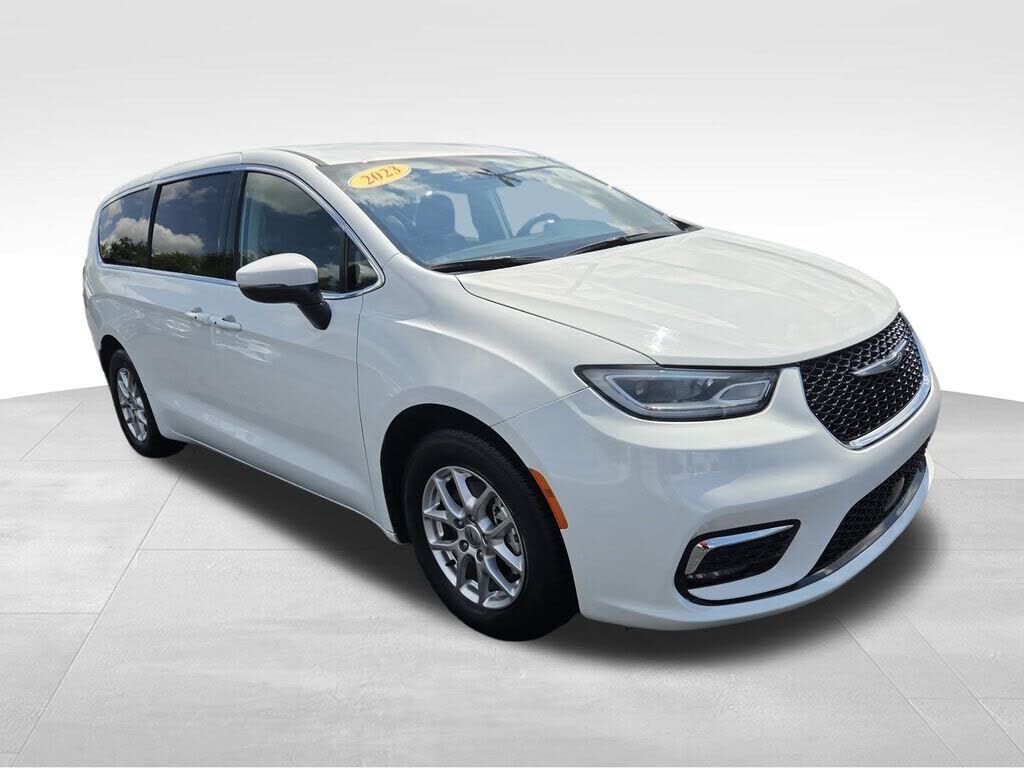 2023 CHRYSLER Pacifica