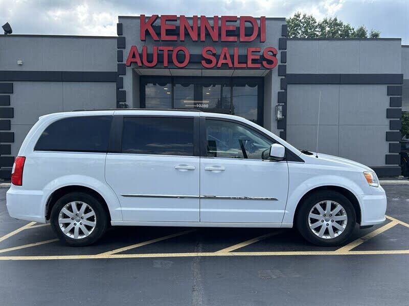 2014 CHRYSLER Town and Country