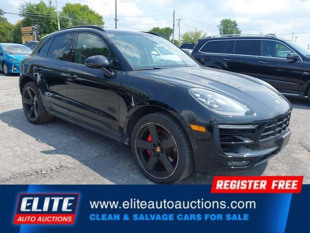 2017 PORSCHE Macan