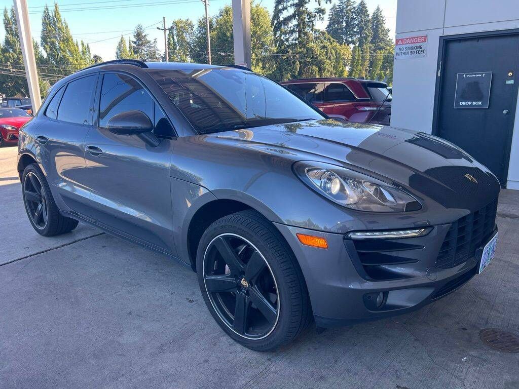 2017 PORSCHE Macan